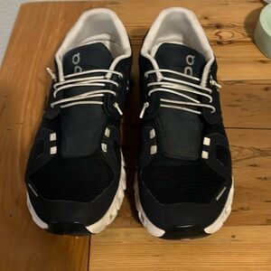 Size 9 On Clouds - great navy color!